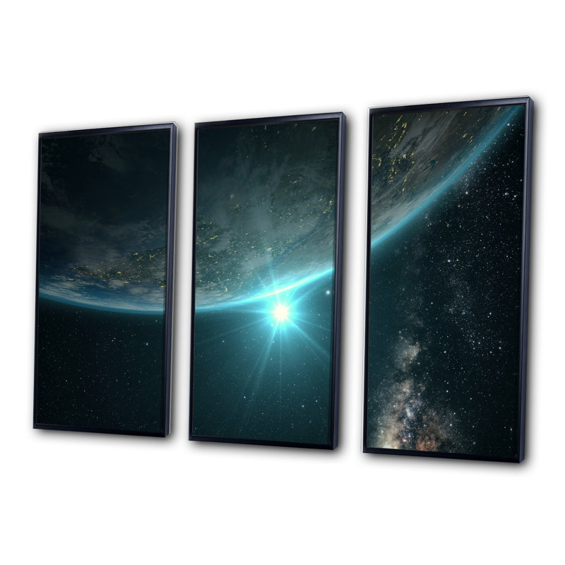 «Sunrise In Earth From Space - Landscape», ensemble de 3 toiles encadrées, Toile encadrée noire, H 28 po x l 36 po x P 1 po