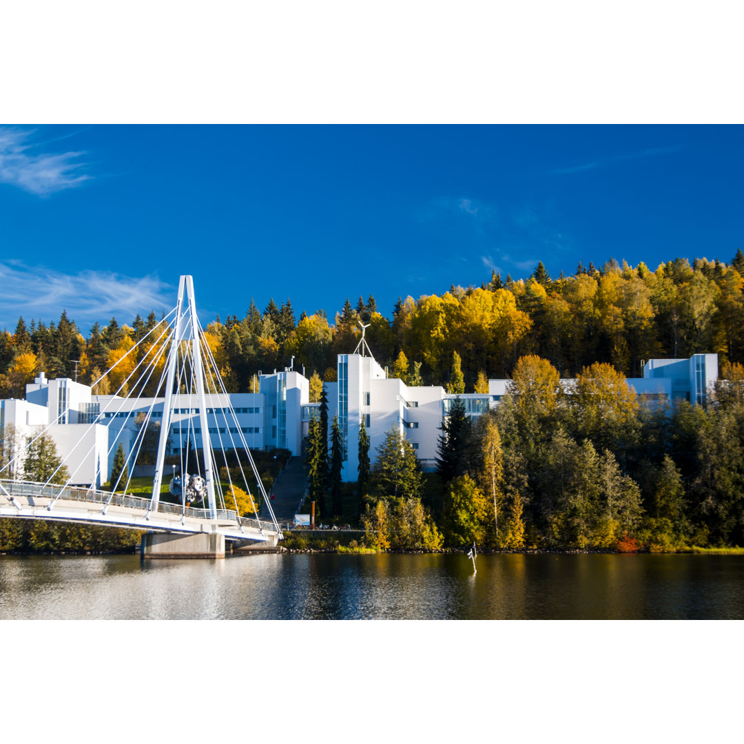 Fall Comes To University von Nukleerkedi - Kunstdrucke auf Leinwand