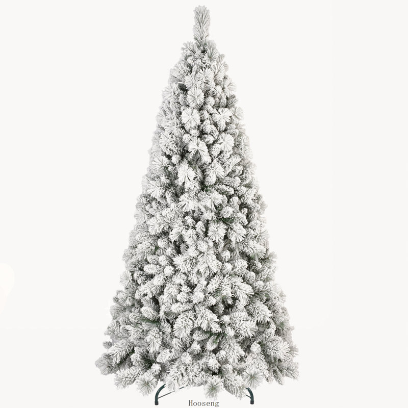 Sapin de Noël floqué de 2,4 m avec 1445 pointes enneigées, branches en PVC et aiguilles rigides, H 8 pi