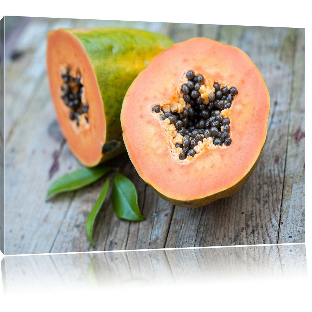 Leinwandbild Genüssliche Papaya aufgeschnitten