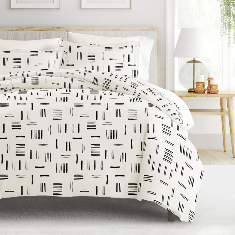Geo Dash Gray and White Microfiber Full/Queen Duvet Cover Set