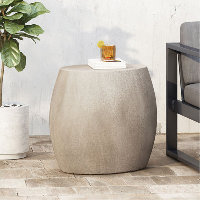 Table d'appoint d'extérieur en béton léger