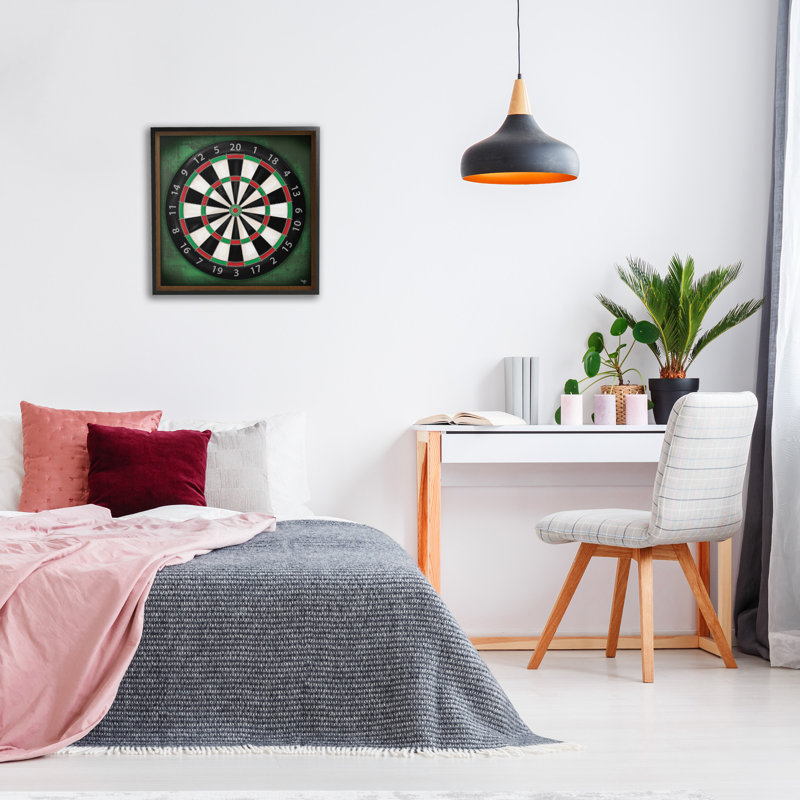 «Traditional Darts Game» par Molly B. sur toile, H 12 po x l 12 po, Estampe numérique encadrée blanc bord de mer