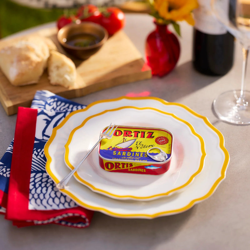 Stella Marigold Scalloped Dinner Plate
