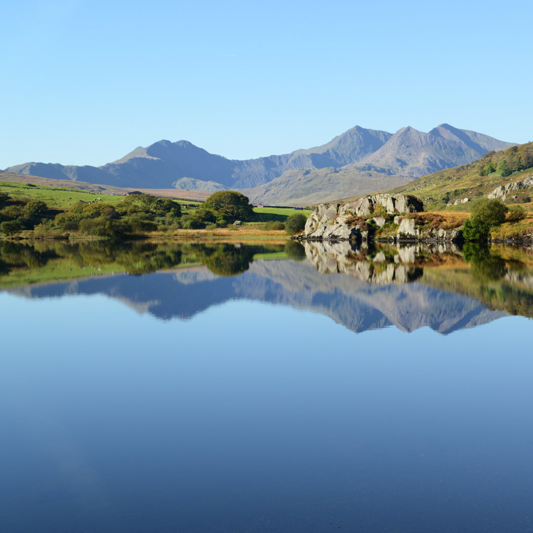 Snowdon Horseshoe Gespiegelt von AlasdairJames - Kein Rahmen Set auf Leinwand