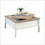 Table basse multifonctionnelle carrée avec surface de jeu d'échecs et de dames, finition blanche et accents de chêne