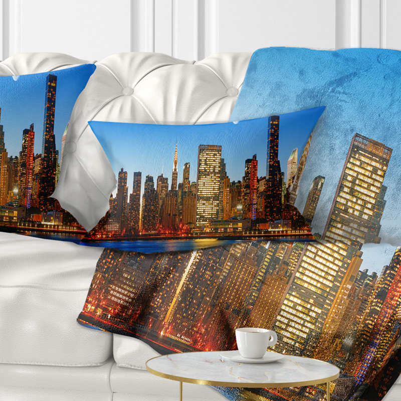 Coussin décoratif à ciel à ciel cityscape late soirée