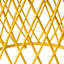 Table d'appoint exquise en fer jaune mat, ornementée, 49,1 cm x 49,1 cm x 43,9 cm, capacité de charge de 9 kg. Ornement ravissant rehaussé, poids accru.