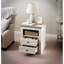 Table de bout à 2 tiroirs en blanc antique, aspect bois rustique pour la chambre à coucher et le salon