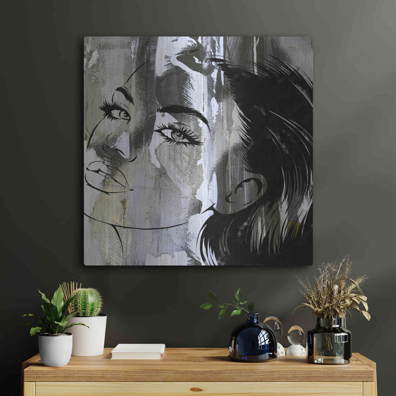 «Face In The Wall 2» par Karen Smith, H 24 po x l 24 po