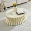 Table basse ovale beige de 91,6 cm (36,08 pouces) en fibre de verre de style vintage, idéale pour une décoration intérieure moderne. Prête à l'emploi, aucun assemblage requis, nettoyage facile.