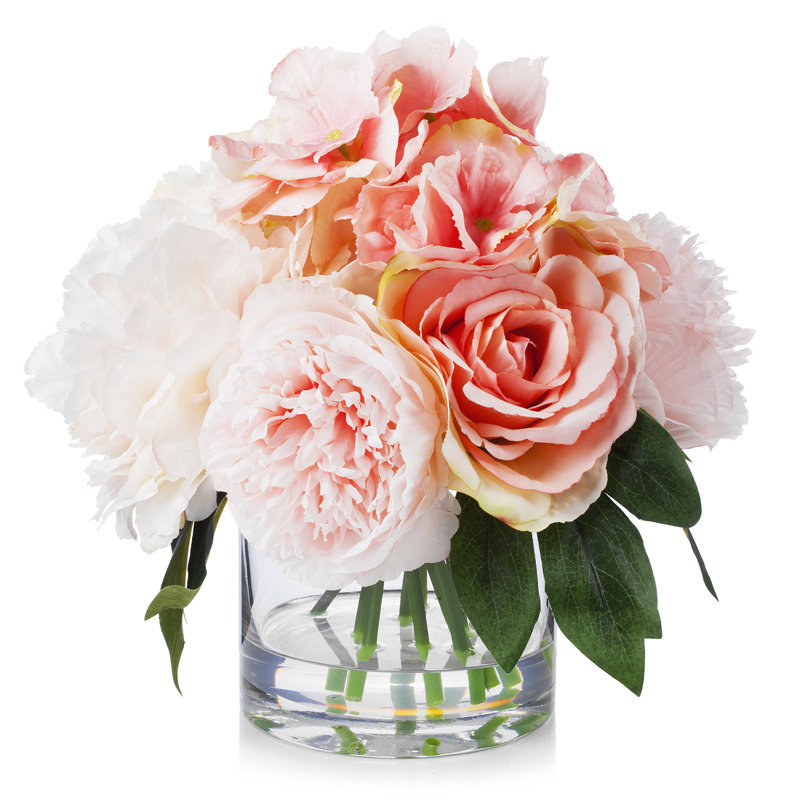 Arrangement floral rose dans un vase en verre