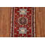 Tapis rouge à motif géométrique 3x8