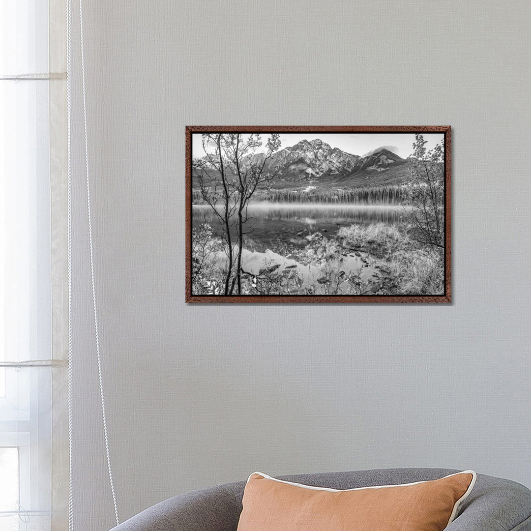 Pyramid Mountain From Pyramid Lake, Jasper National Park, Alberta, Kanada von Tim Fitzharris - Gallery-Wrapped Canvas Gi...