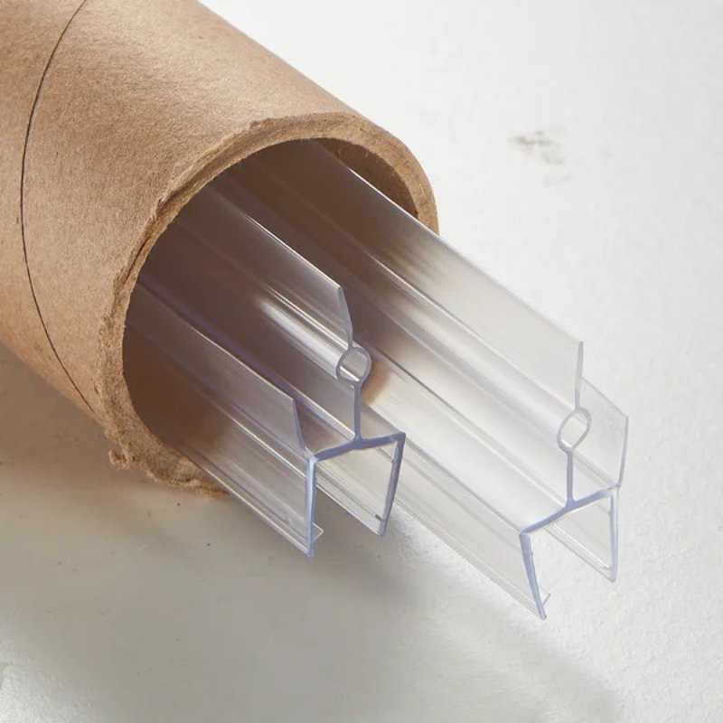 Rehaussement d'étanchéité minimaliste pour salle de bain blanc