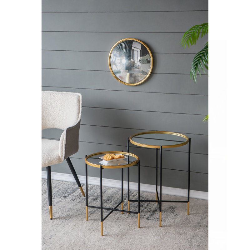 Ensemble de 2 tables d'appoint en fer doré et noir avec plateau en verre