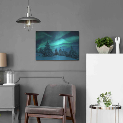 «Northern Lights In Winter Forest 2» par Luxe