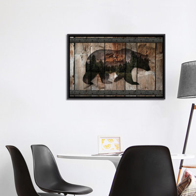 Silhouette d'ours de montagne sur toile par Denise Brown