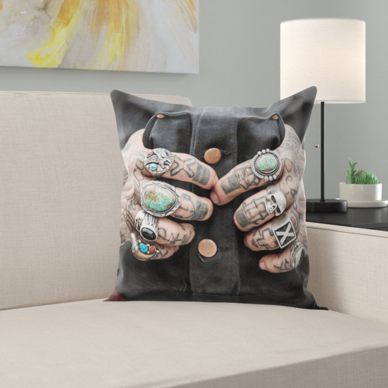 Coussin décoratif mains