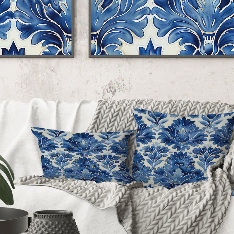 «Blue Whitetimeless Damask Glamour Art IV» - Coussin décoratif transitionnel, H 16 po x l 16 po