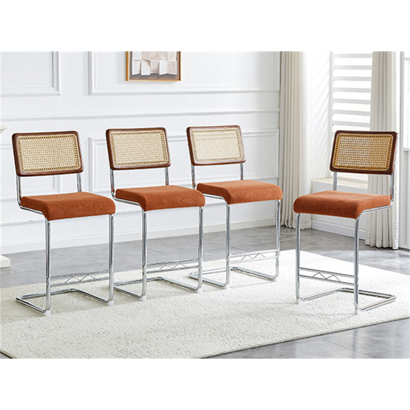 Ensemble de tabourets de bar tissés naturels 4 pièces avec dossier en bois massif Tabouret de comptoir de style médiéval moderne de 25 pouces avec pieds en métal chromé.