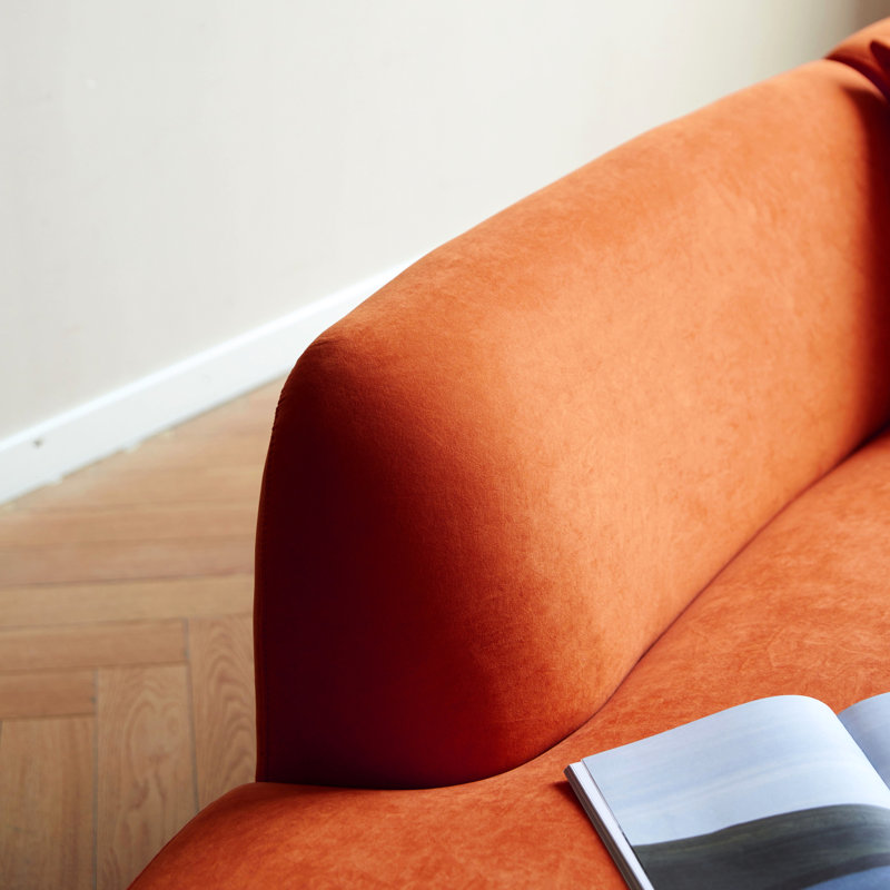 Velours courbé rouge orangé de luxe 6 places avec coussins décoratifs, mousse haute densité et demi-lune, parfait pour les décors d'appartements modernes