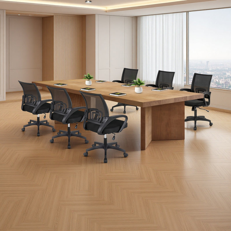 Ensemble de table de conférence rectangulaire en bois massif pour 8 personnes, jumelé à des chaises de bureau noires