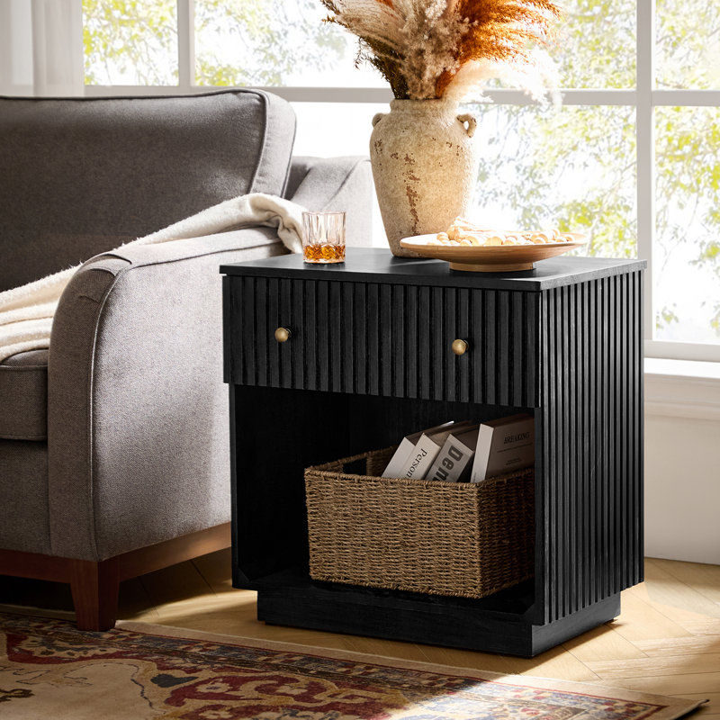 Table de bout moderne en bois massif cannelé avec compartiment caché et table de chargement de 23,5 po de largeur Satine