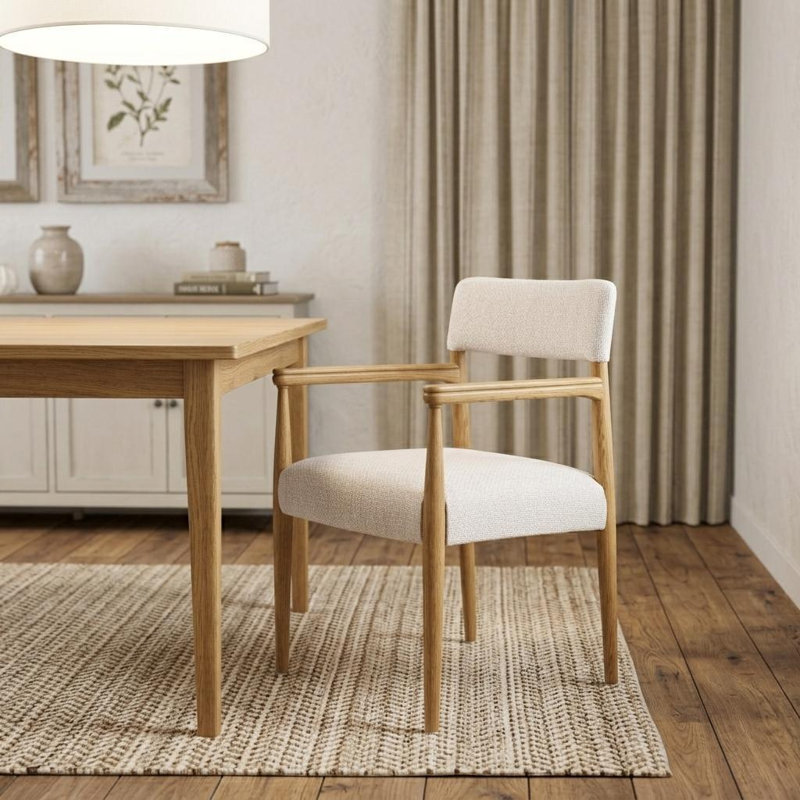 Chaise de salle à manger ouverte en tissu crème et marron et bois massif avec dossier ajouré et accoudoirs