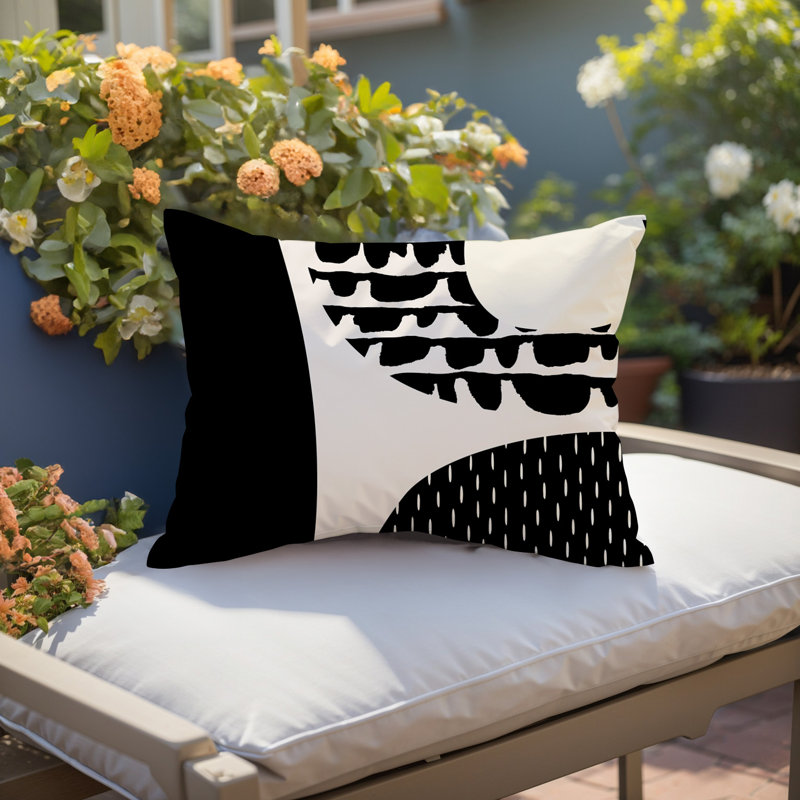 Coussin lombaire réversible intérieur / extérieur Vikka, H 14 po x l 20 po, Blanc cassé / noir