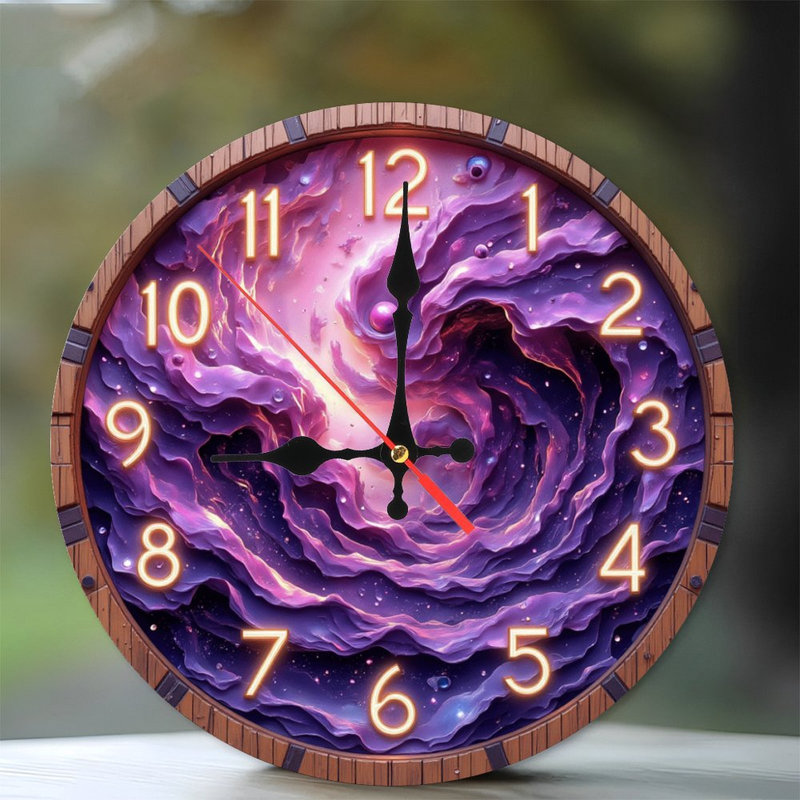 Horloge avec cadre en bois nébuleux