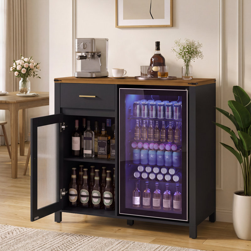 Meuble-bar à café avec mini-frigo, tiroir et façade cannelée – Station de boissons compacte pour la maison avec porte en acrylique noir et plateau en bois