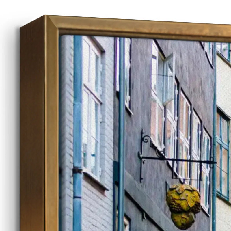 Rue à Copenhague, H 31 po x l 21 po, Cadre flottant doré