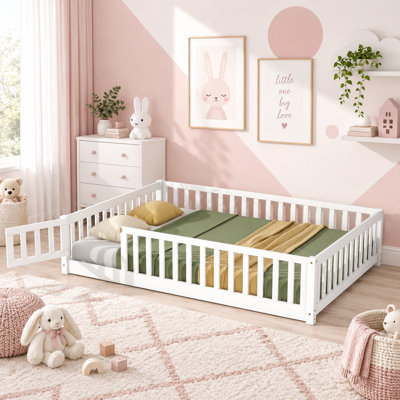 Lit Montessori en bois massif, taille standard, pour la transition vers le lit d'enfant, avec barrière et porte incluses.
