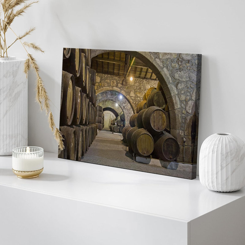 Cellier avec tonneaux de vin sur toile, H 24 po x l 36 po x P 1,5 po