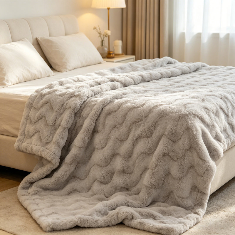 Faux Rabbit Fur & Flannel Weighted Throw Blanket, Ultra Soft & Cozy for Bedroom Living Room Décor , 130cm x 177cm, White