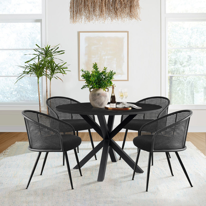 Ensemble de table de salle à manger pour 4 personnes Bertwalda avec table ronde de 39,4 po et 4 fauteuils rembourrés Boucle