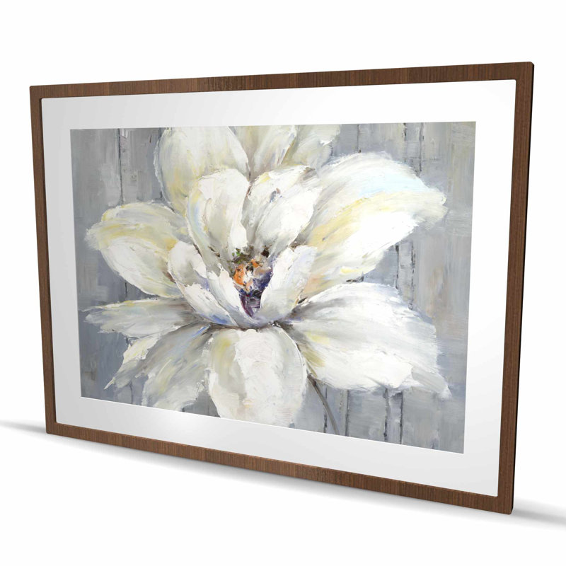 «White Flower on Wood - Gray», reproduction d'art contemporaine encadrée, H 36 po x l 48 po