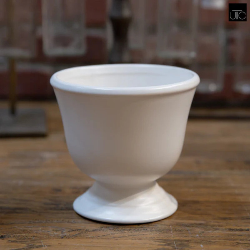 Petit pot à fleurs sur pied en céramique blanc mat, H 6 po x l 6 po x P 6 po