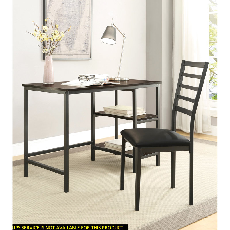 Chaise de bureau noire en métal - thème industriel, revêtement en similicuir, 2 tablettes rectangulaires pour utilisation et finition d'étude, métal, cuir, avec espace pour tablettes