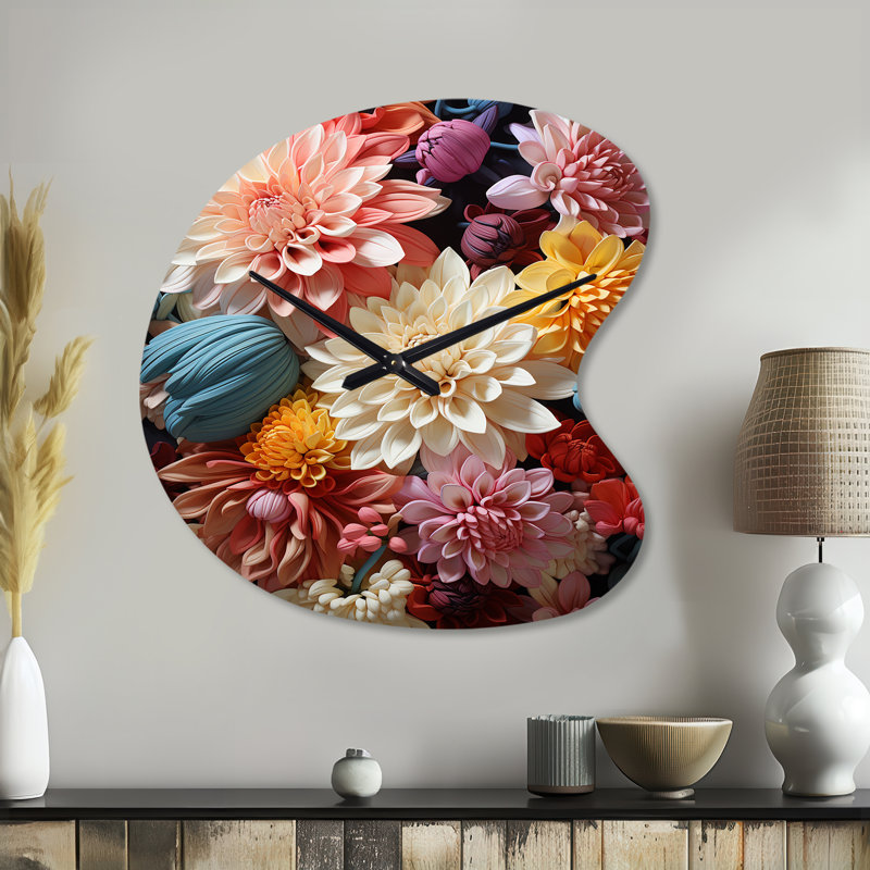 «Mums Autumn Hues Showcases II - Mums», horloge murale asymétrique en métal, Petit
