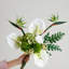 Ornements de fleurs simulées