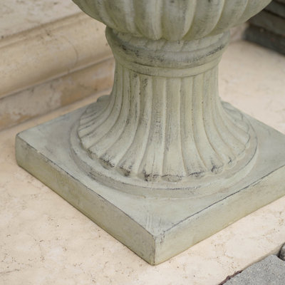 Rigoberto Urn Planter