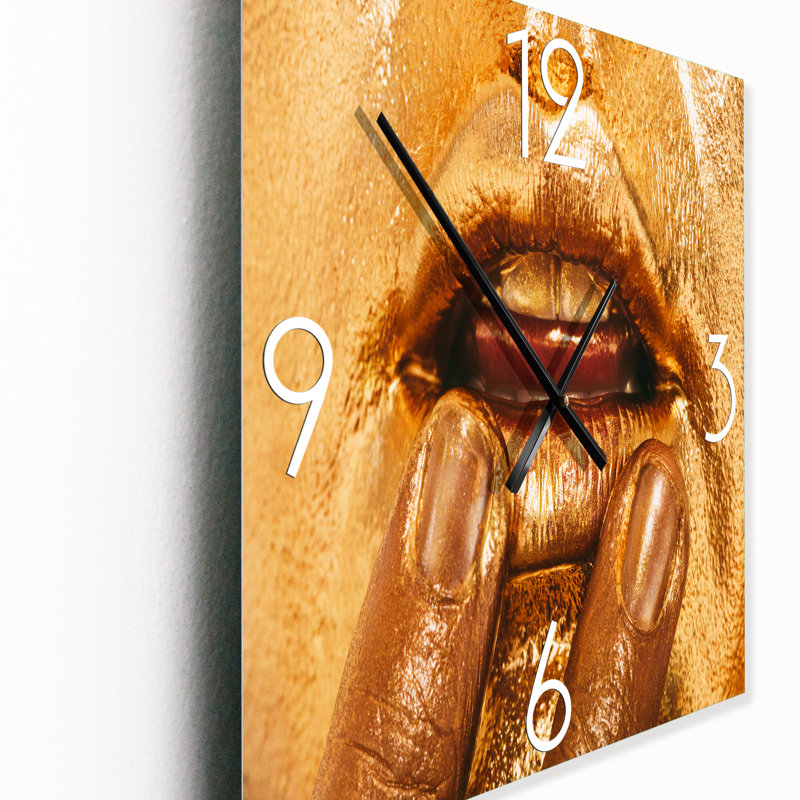 Gros plan d'une horloge murale, Grand