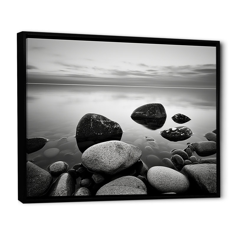 «Black and White Rocky Beach Horizon» sur toile imprimée, Cadre flottant noir, H 34 po x l 44 po