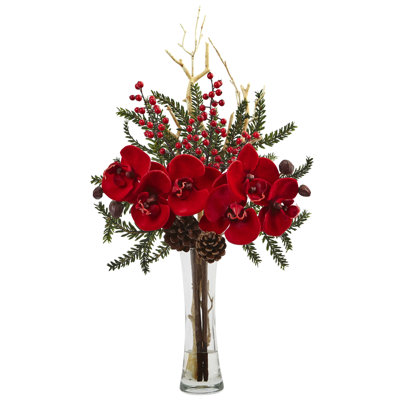 Arrangement de fleurs mélangées dans un vase