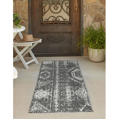 Tapis intérieur / extérieur gris anthracite / blanc en polypropylène tissé à la machine Wilmslow