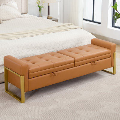 Banc de rangement en simili cuir pour lit de très grande taille avec accoudoirs et pieds dorés en métal 66 po Lunara