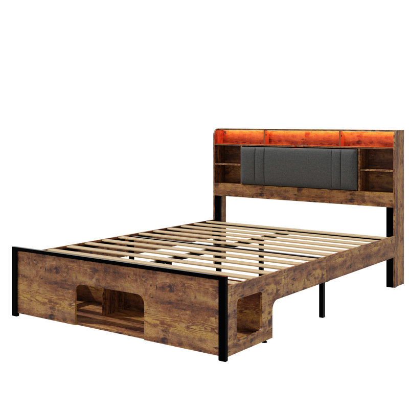 Cadre de grand lit avec tête de lit tapissier et plateforme en bois, tête de lit avec station de charge et DEL, cadre de lit avec lit pour animaux de compagnie, pas de bruit, pas de sommier nécessaire, assemblage facile, brun rustique