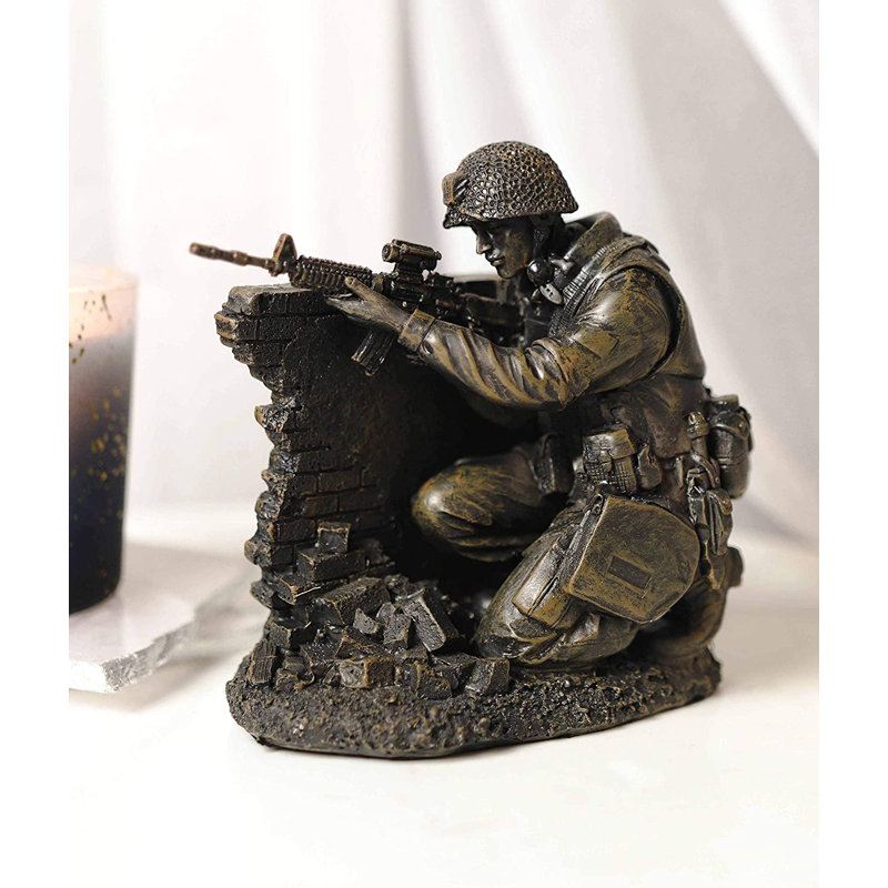 People Figurines & Sculptures